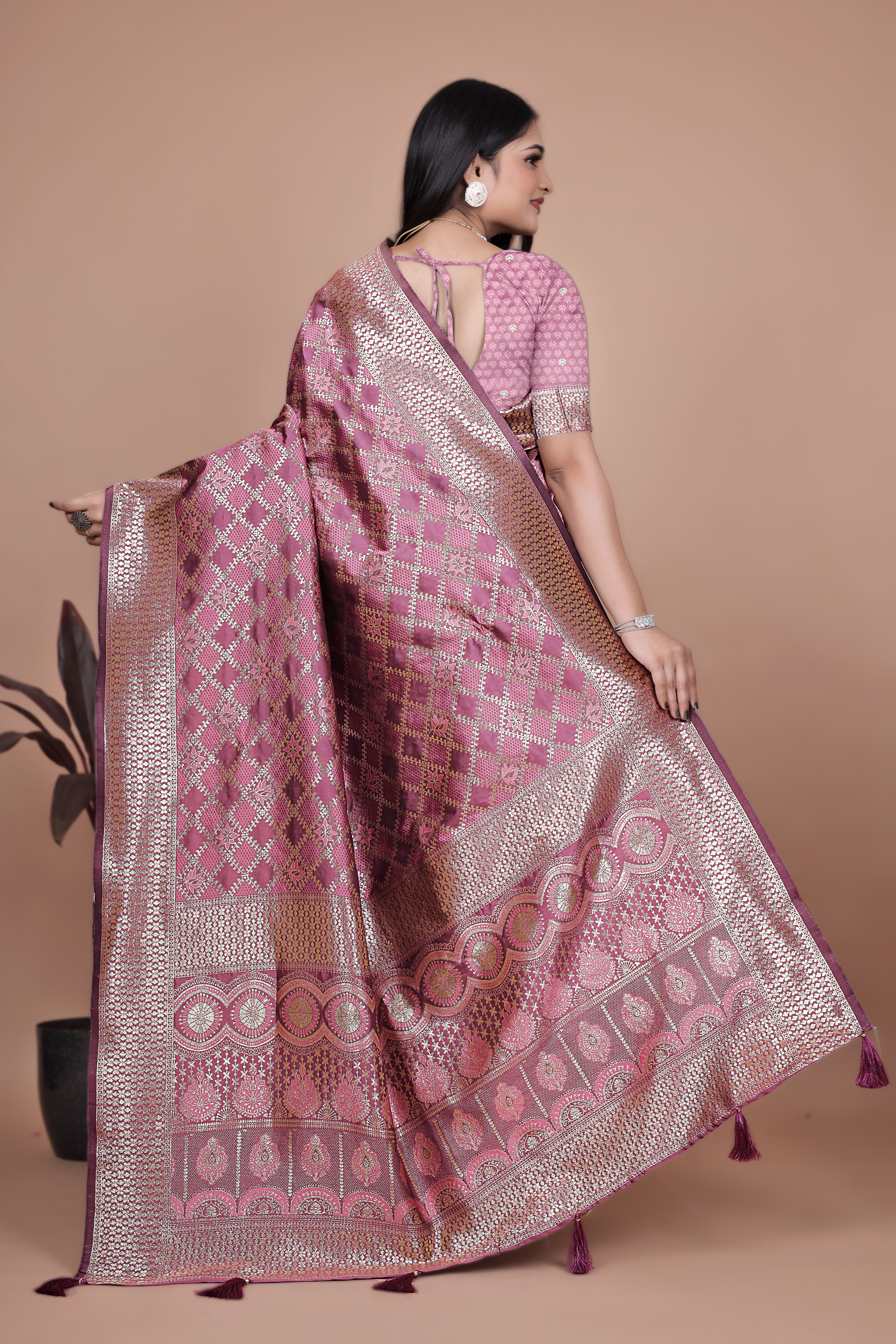 Banarasi Silk Saree with Golden Zari Elegance with 4 color ✨💚